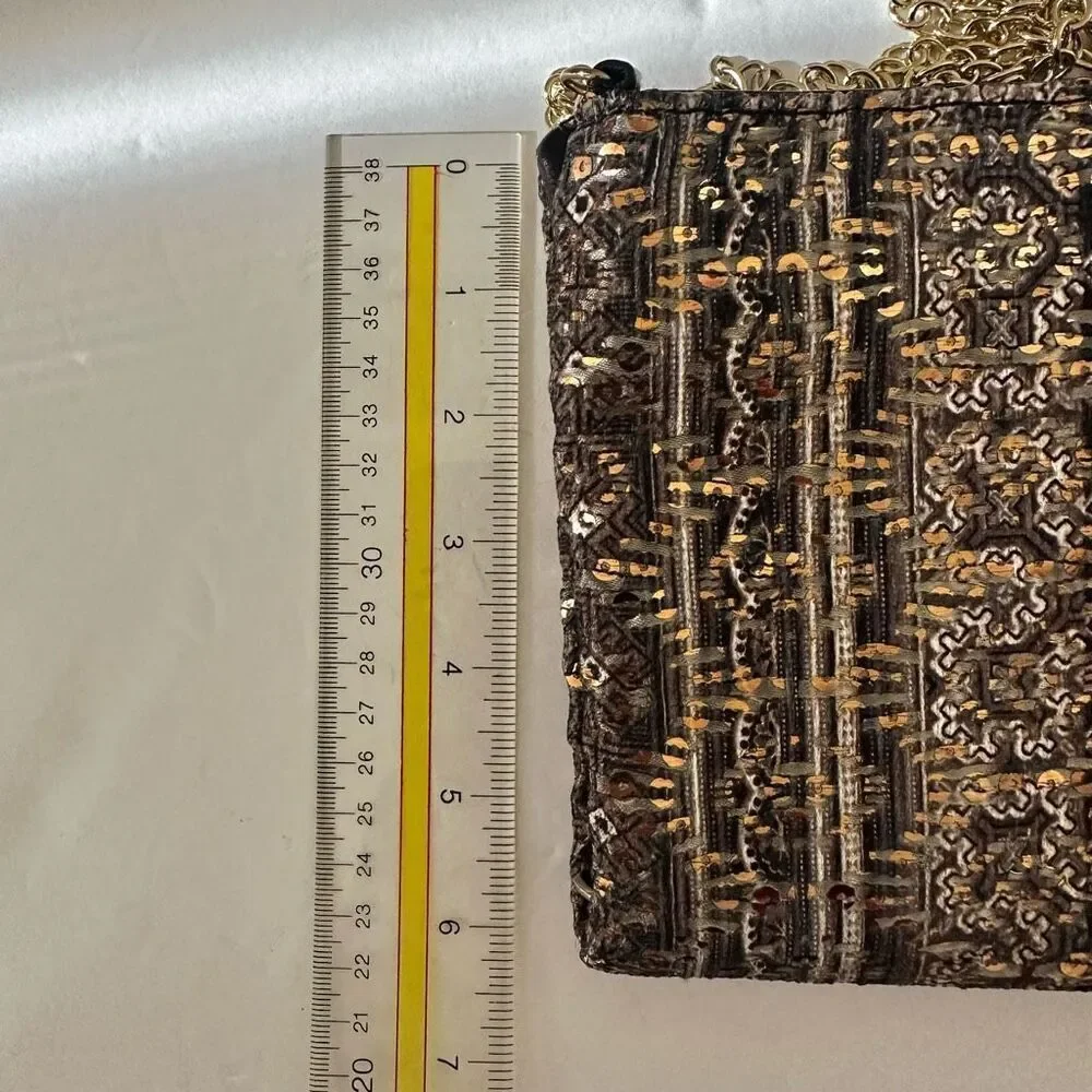 La Je  expandable clutch purse